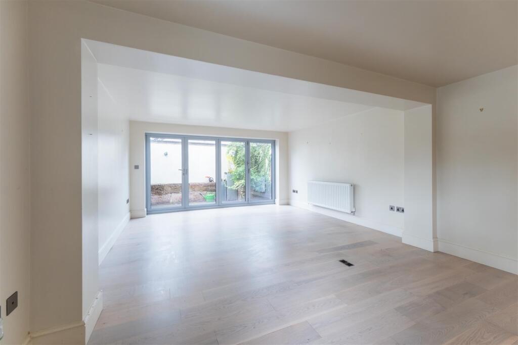 Swan Court, Bunbury - More