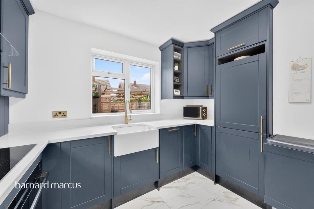 Apartment in Kingston upon Thames - View 3