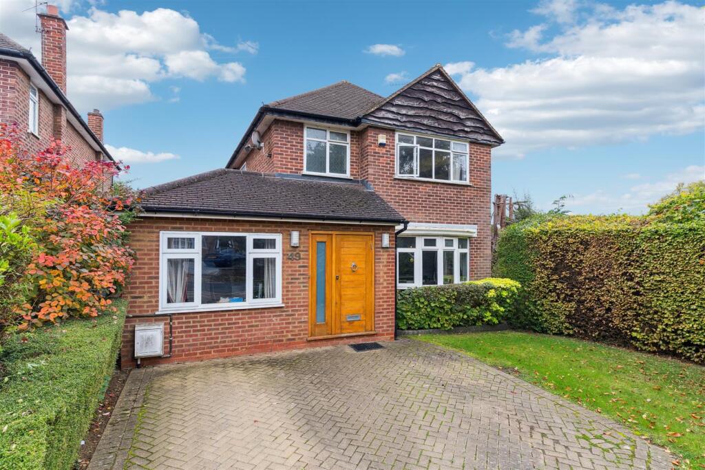 4-bed detached on Newberries Avenue, Radlett, £1,395,000