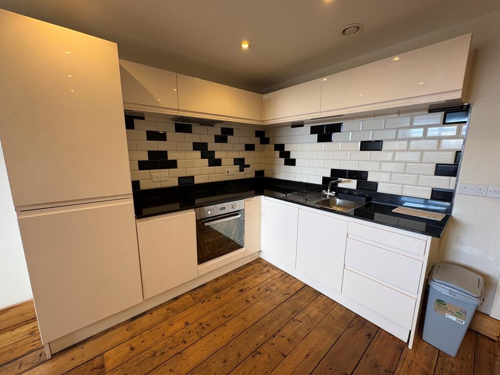 Apartment in Cardiff - More