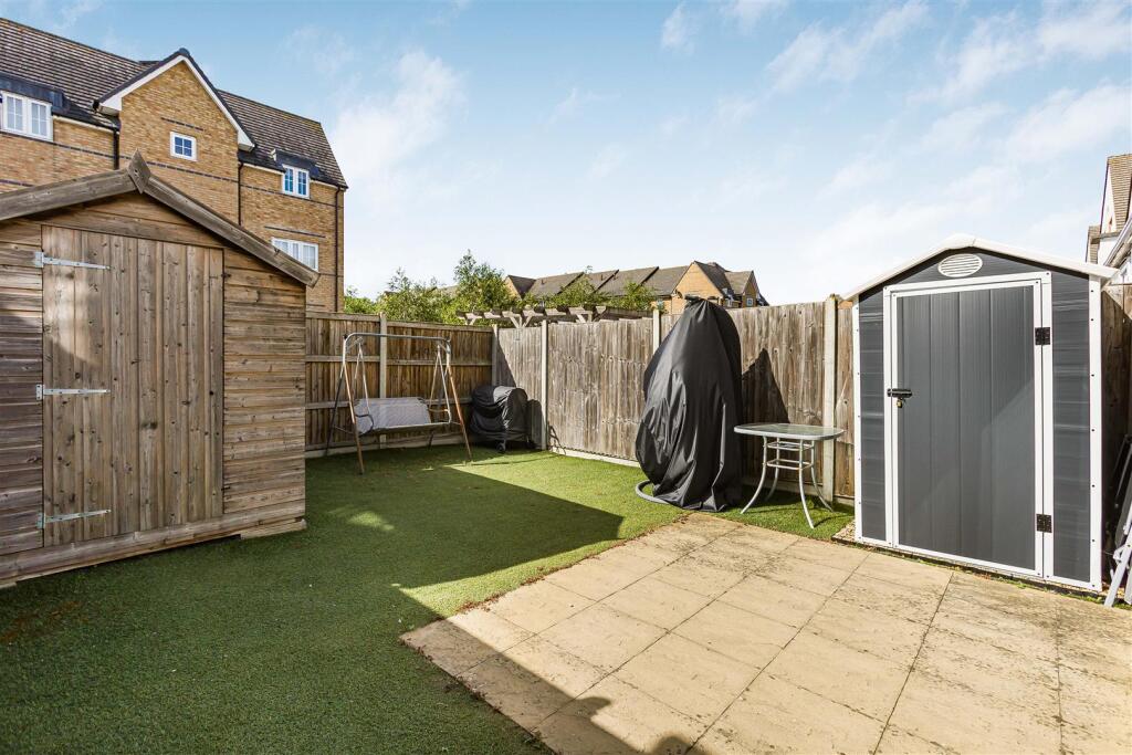 House in Hertford, Pinehurst - More