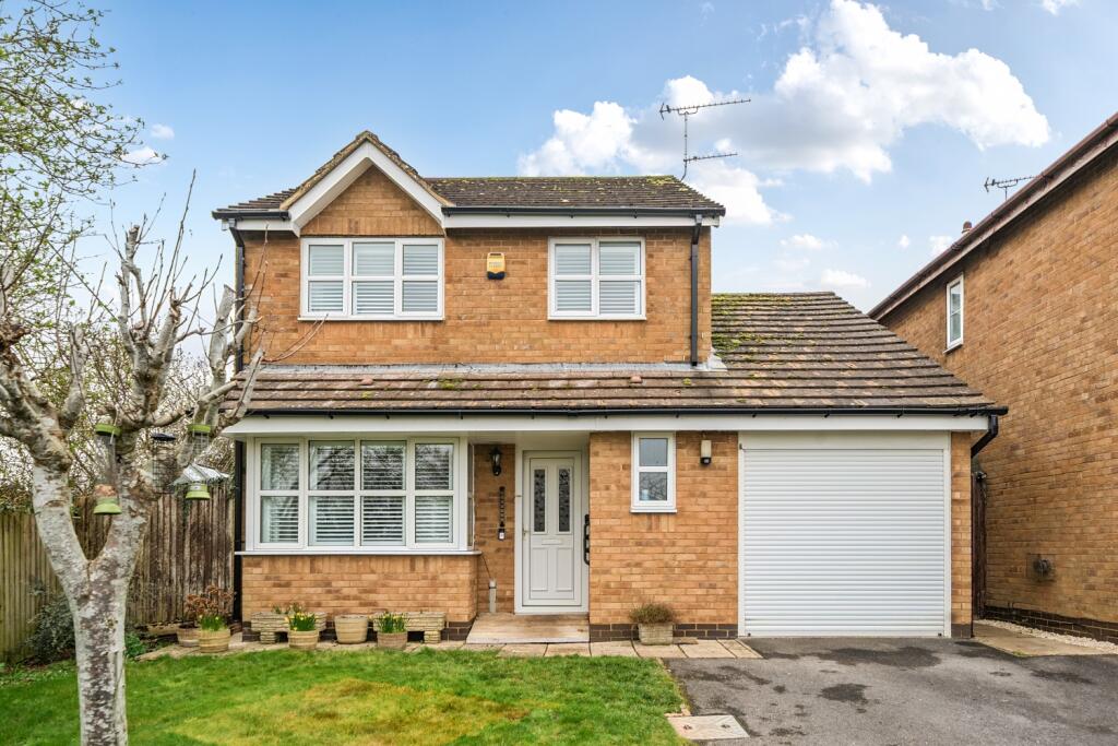 Main image of property: Garner Close, Carterton, Oxfordshire, OX18