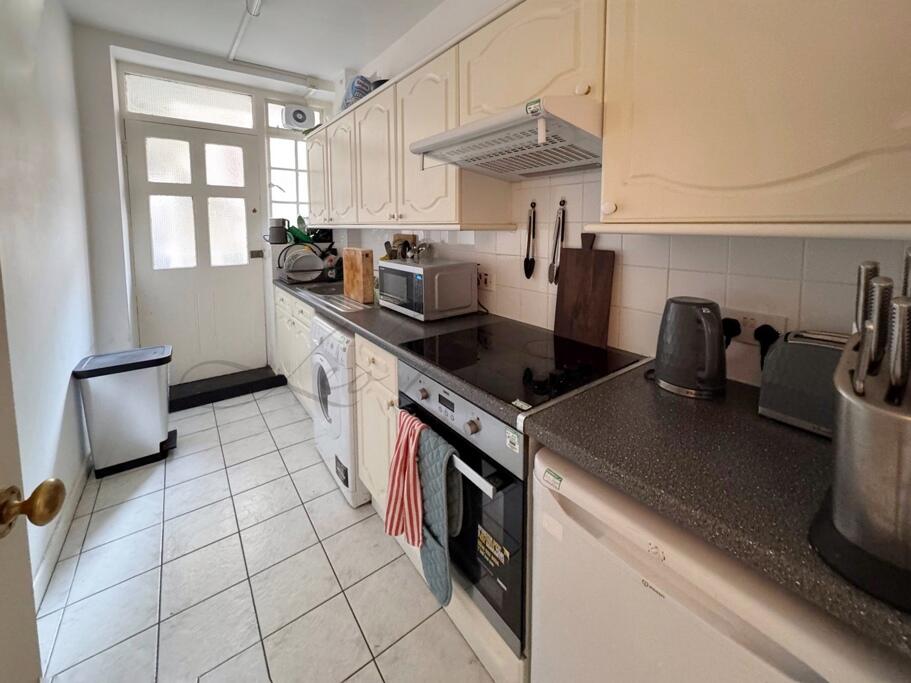Apartment in London - View 3
