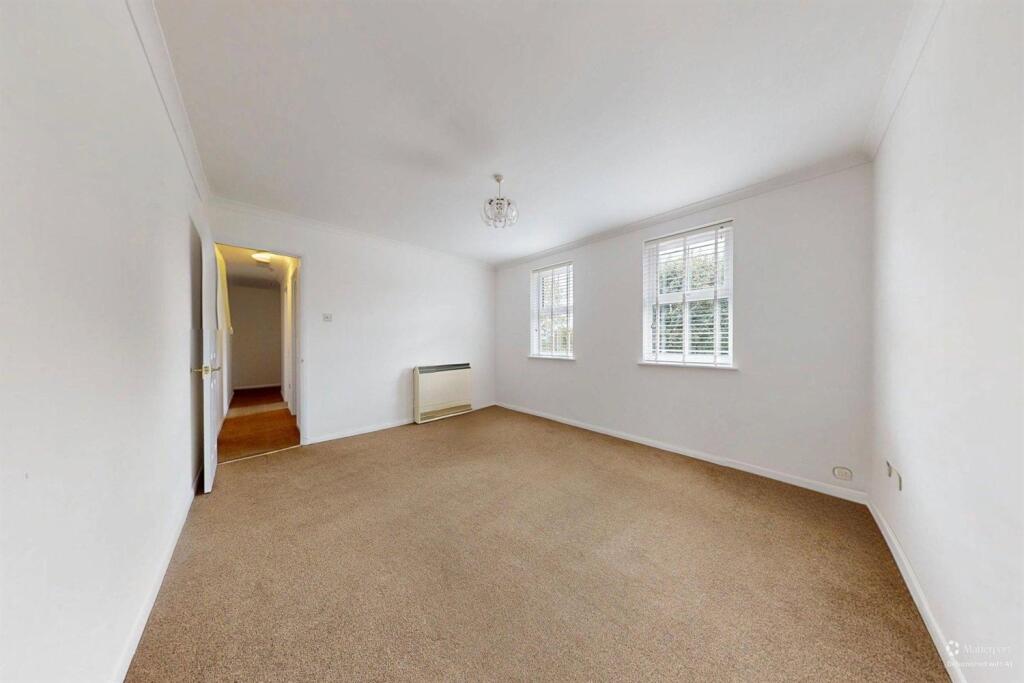 Apartment in Epping Forest, Buckhurst Hill - View 4