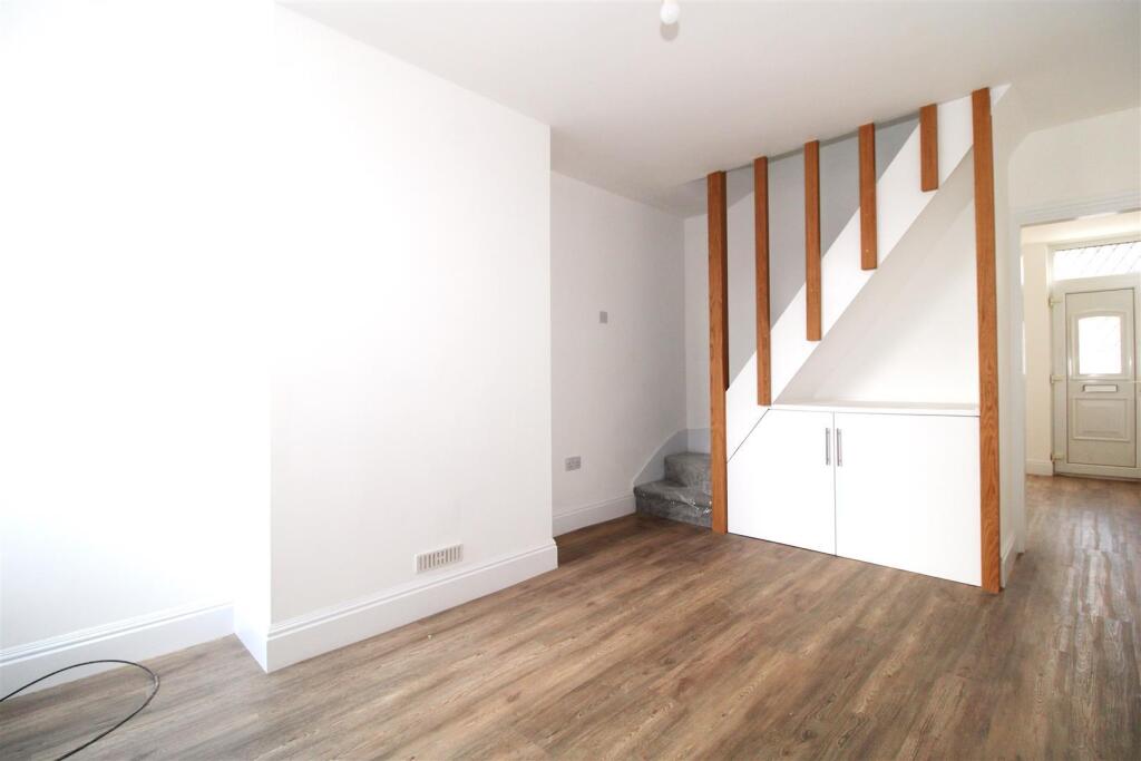 House in Rugby, Warwickshire - View 4