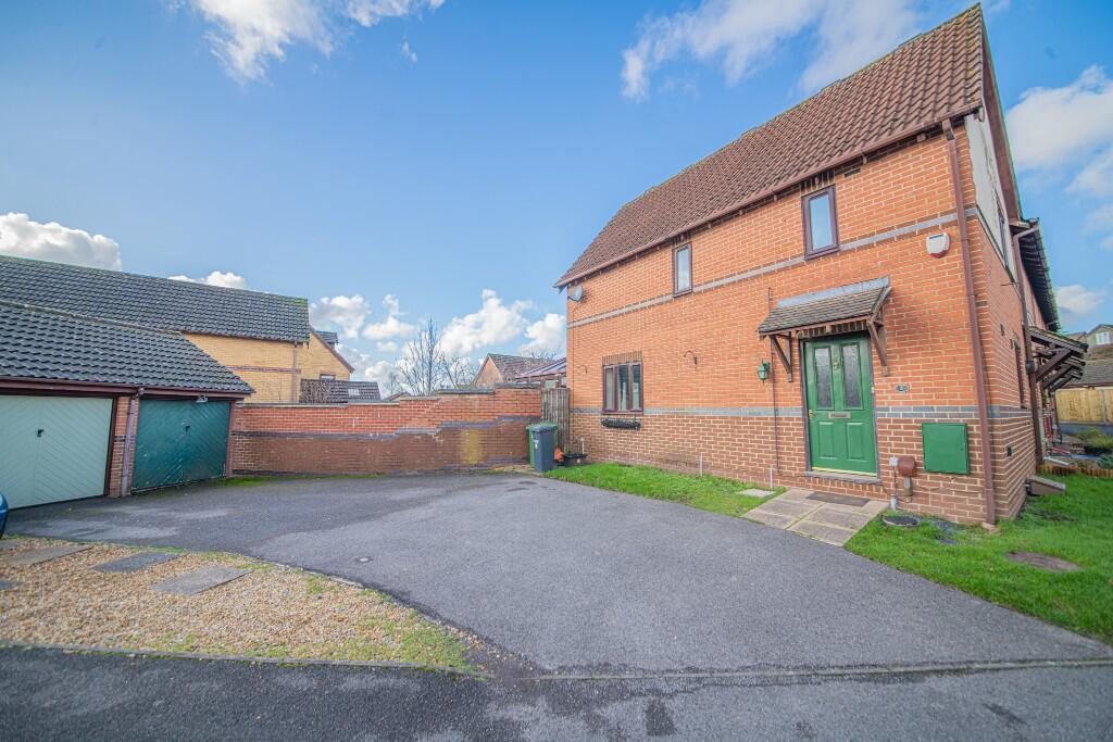 3-bed terraced on Fontwell Gardens, Horton Heath, Eastleigh, SO50, £300,000
