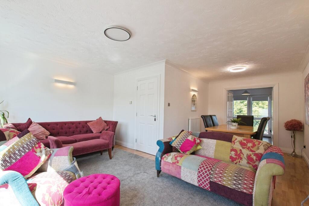 Ridge Close, London, SE28 photo 3
