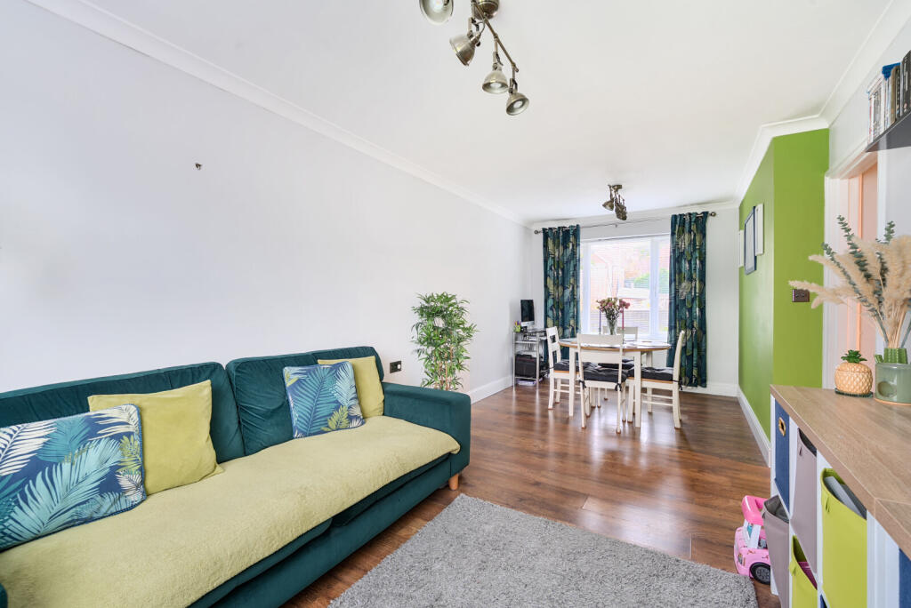 Proctor Gardens, Great Bookham, KT23 photo 3