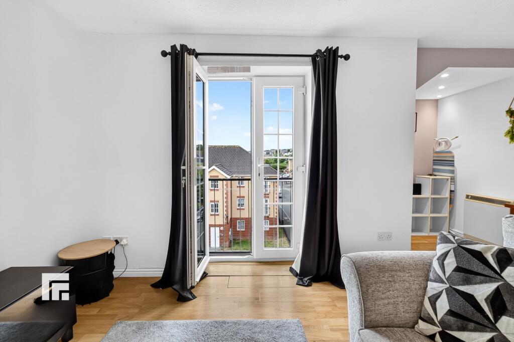 Apartment in Barry - More