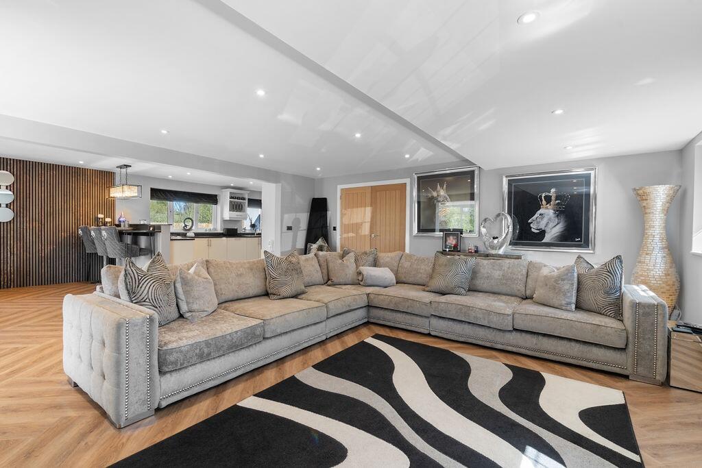 House in Bolton, Dobb Brow, Westhoughton - View 3