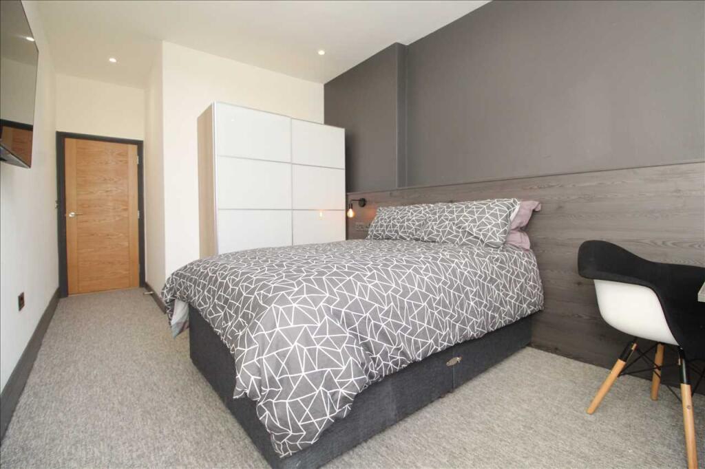 Apartment in Plymouth - More