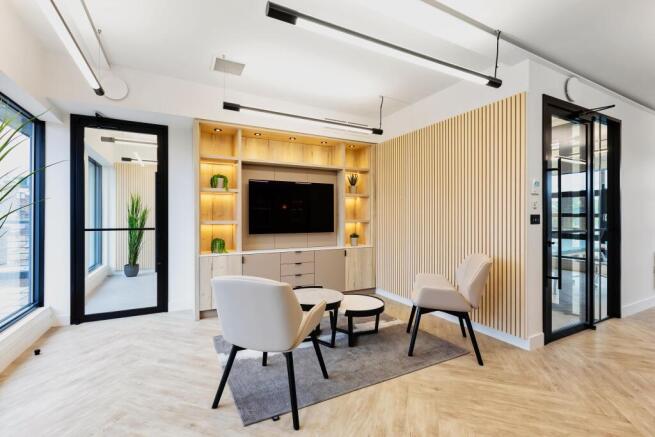 6 Lounge