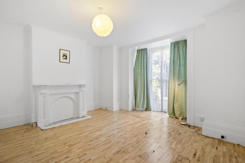 71 Beulah Hill, Upper Norwood, London, SE19 3EB photo 2