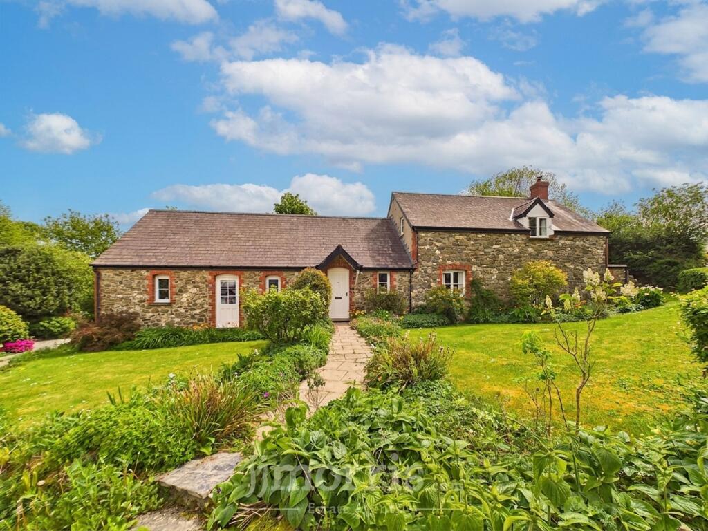 Main image of property: 2 Mabws Fawr, Mathry