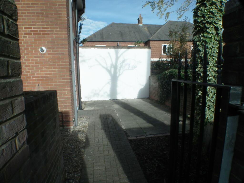 House in Canterbury, Kent - View 4