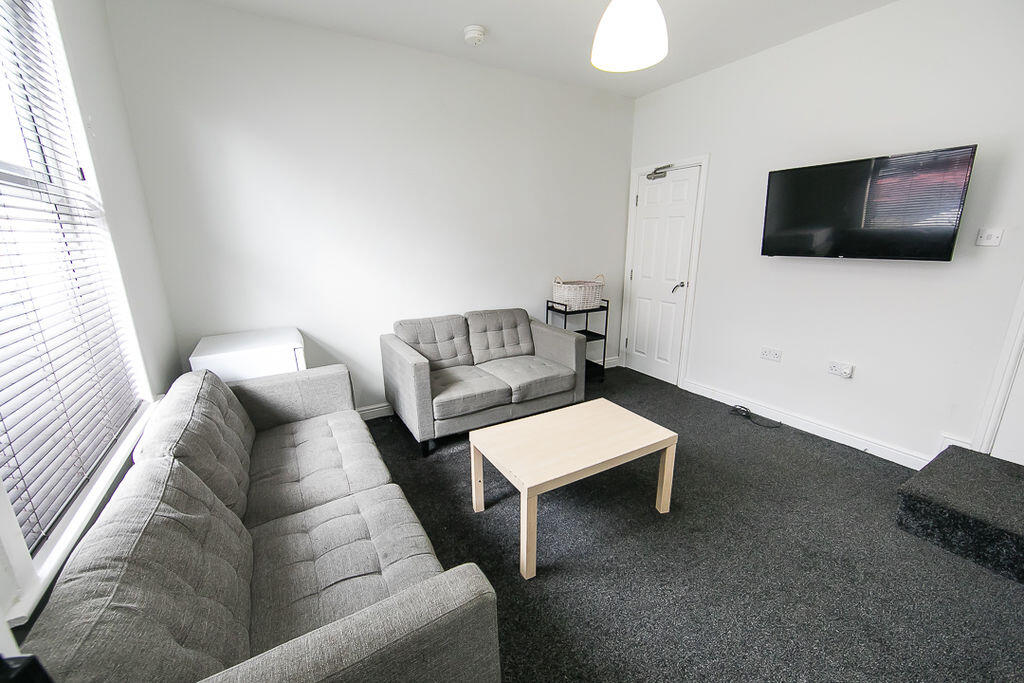 Welton Place, Leeds photo 3