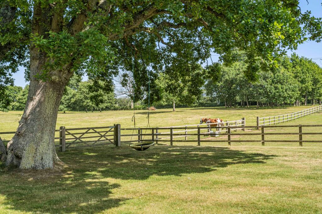 4-bed detached on Duckmead Lane, Liss, Hampshire, £1,500,000