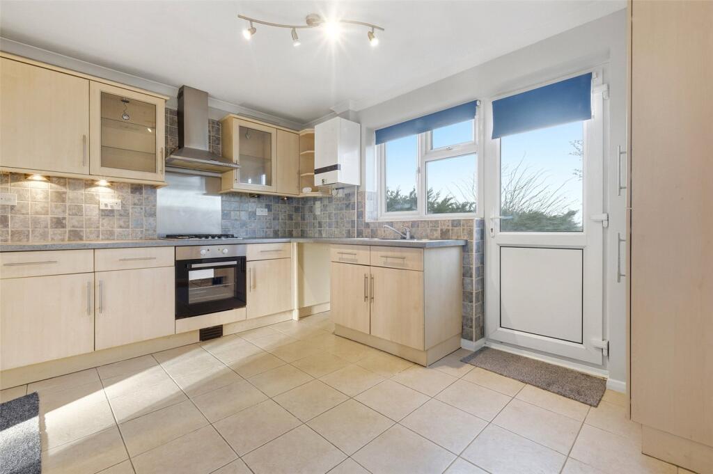 Havenside, Little Wakering, Southend-on-Sea, Essex, SS3 photo 3