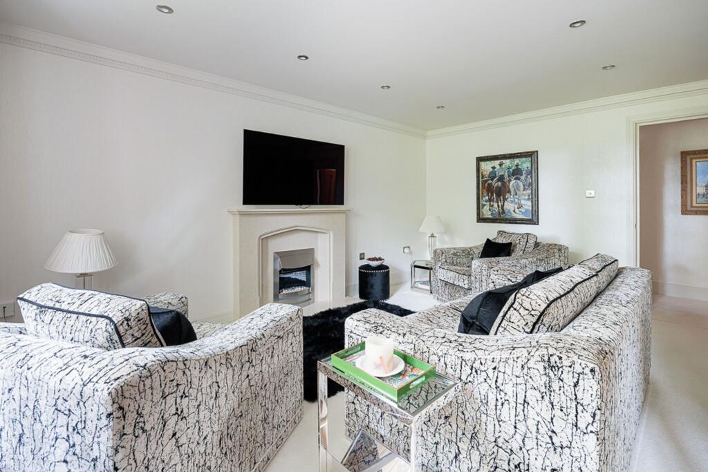 Apartment in Knutsford, Cheshire East - View 4
