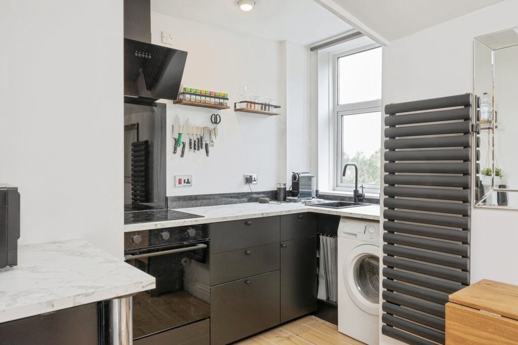 Apartment in Tunbridge Wells, Kent - More