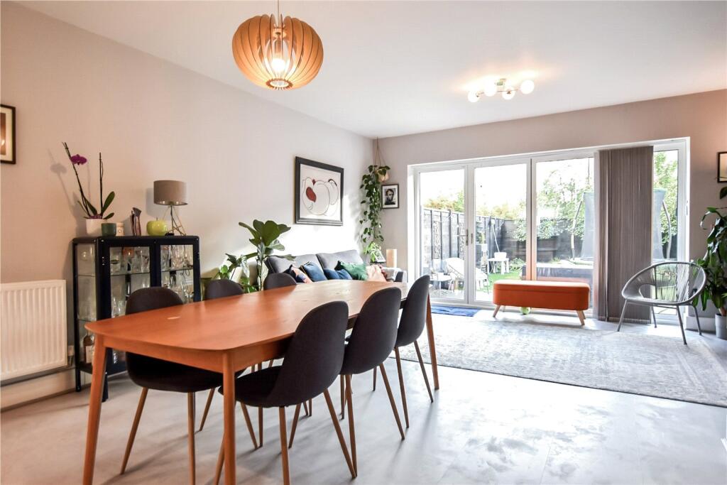 Broxbourne Close, West Didsbury, M20 photo 3