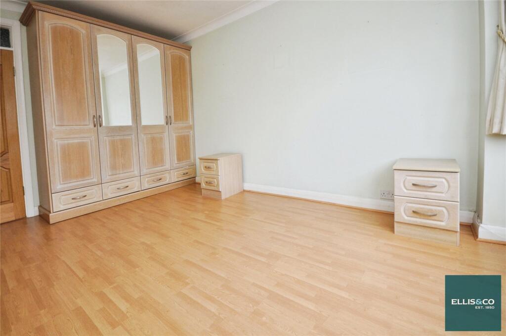 Park Avenue, Finchley, N3 - More
