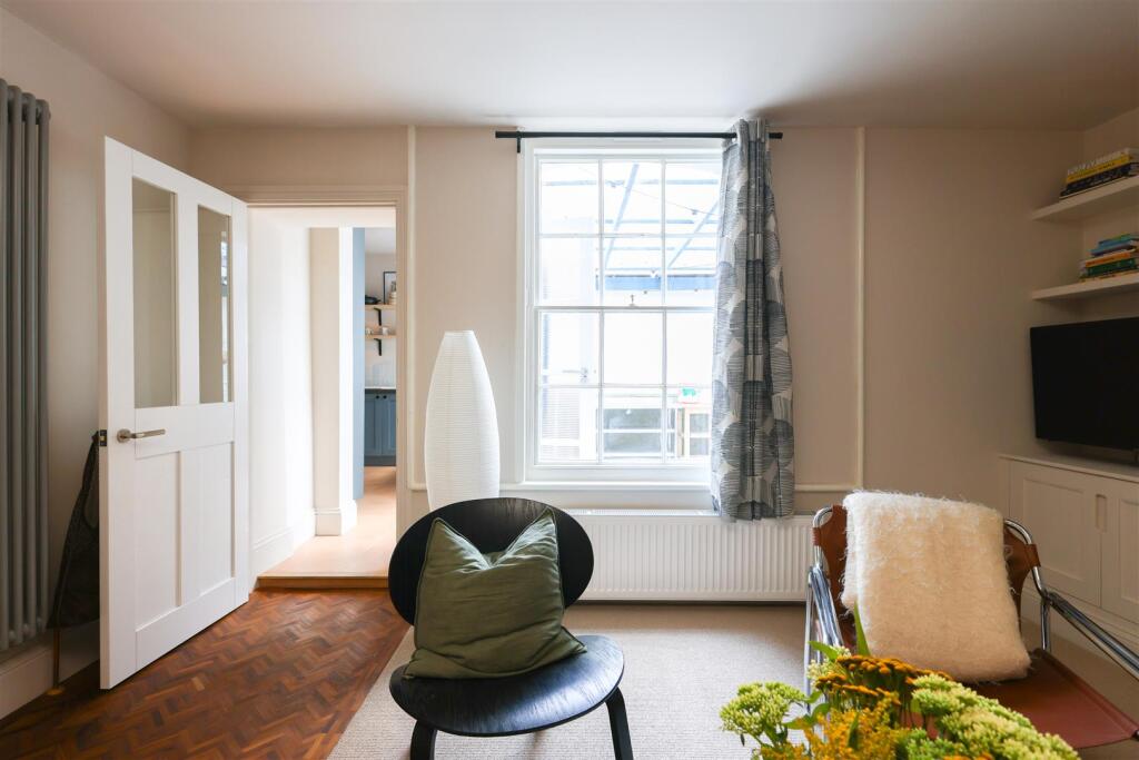 Apartment in Tonbridge - More