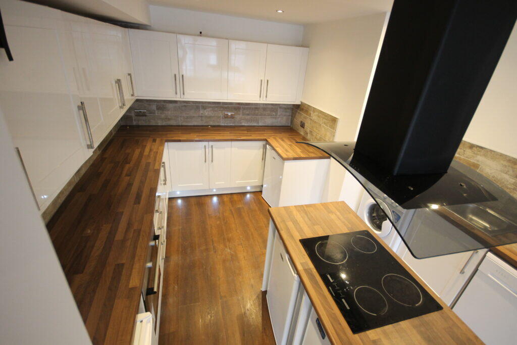 7 bedroom semi-detached house for rent