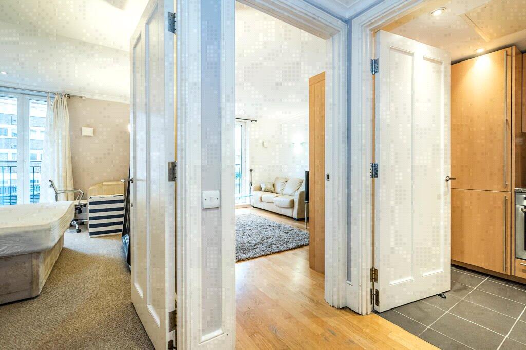Apartment in London, Royal Borough of Kensington and Chelsea - More