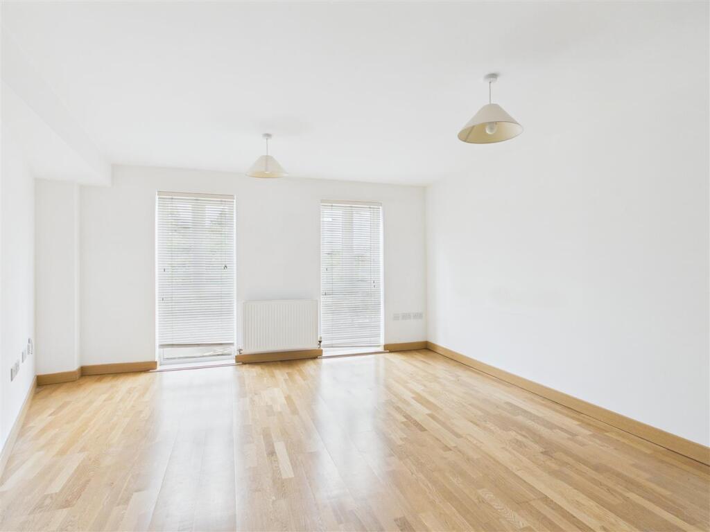 Apartment in Stevenage - View 5