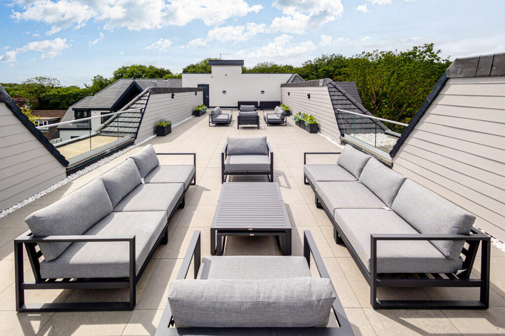 Apartment in Southend-on-Sea - View 3