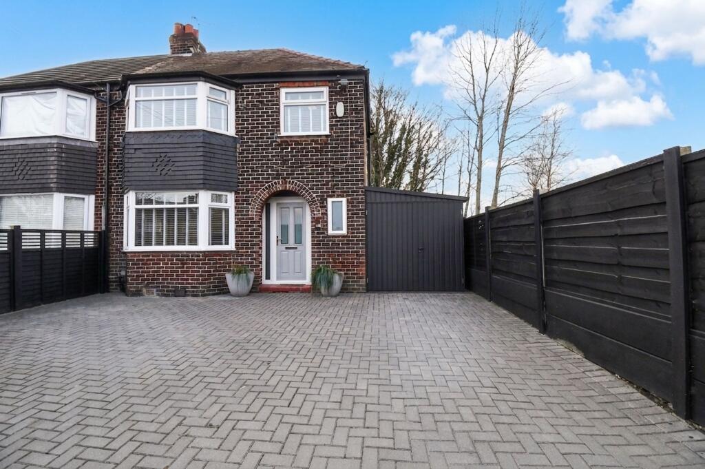 Main image of property: Fiddlers Lane, Irlam, M44