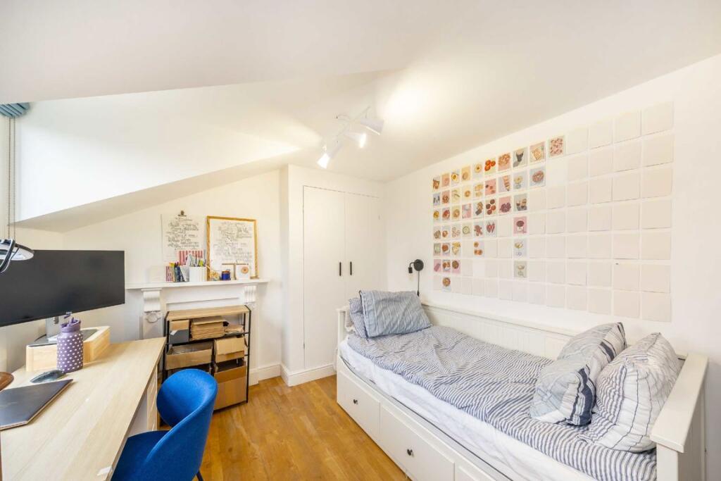 Apartment in London - More