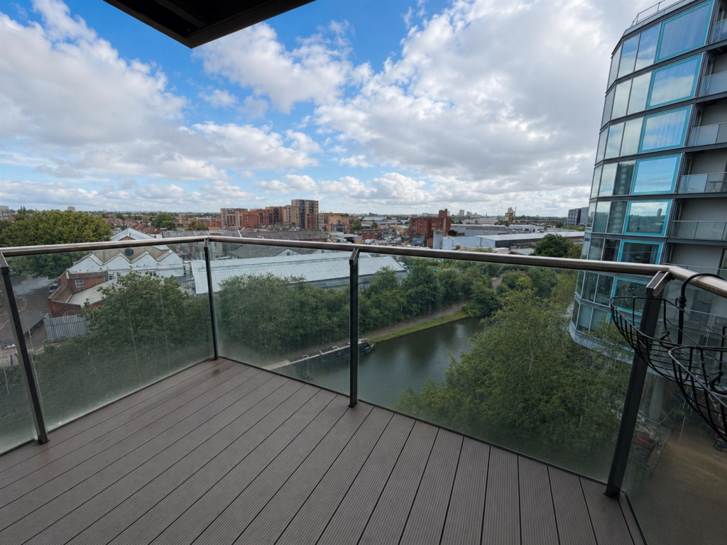 Apartment in Southall - View 4