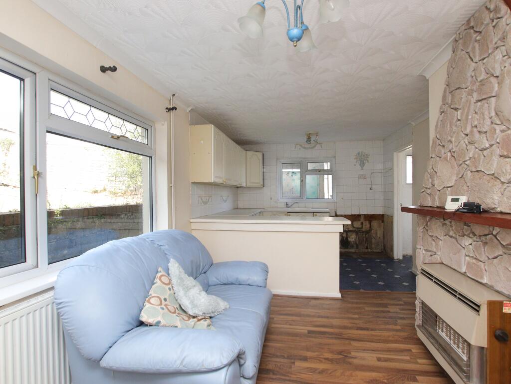 Heol Aneurin, Tonyrefail, CF39 8LN photo 2
