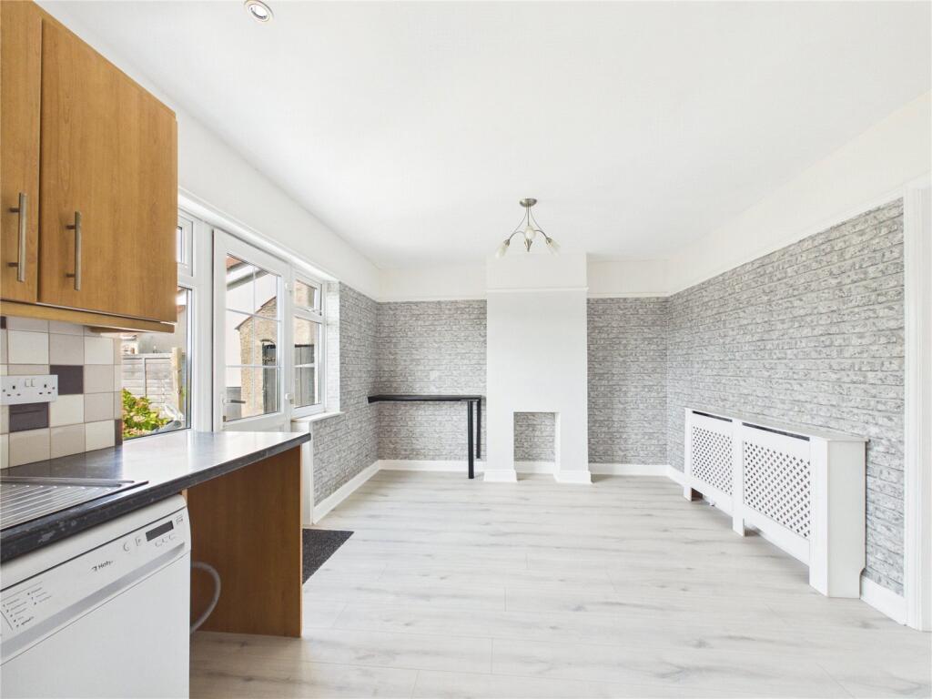 House in Bristol, Kingswood - More