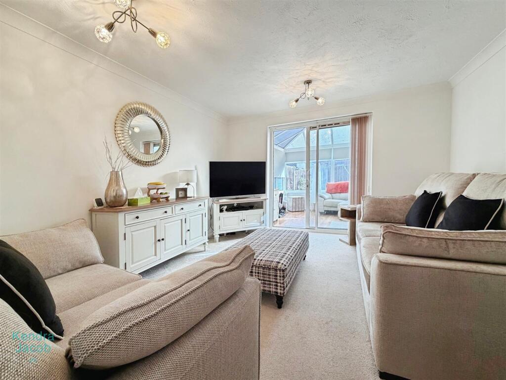 House in Bassetlaw, Worksop - More