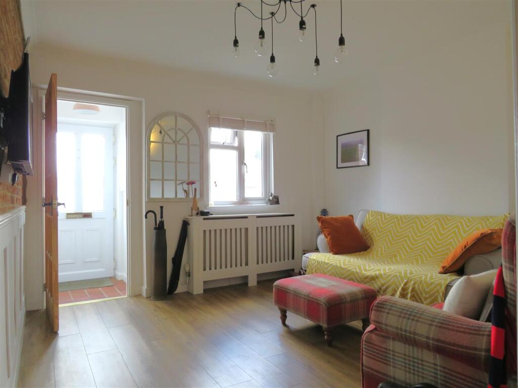 Phoenix Place, Devizes photo 3