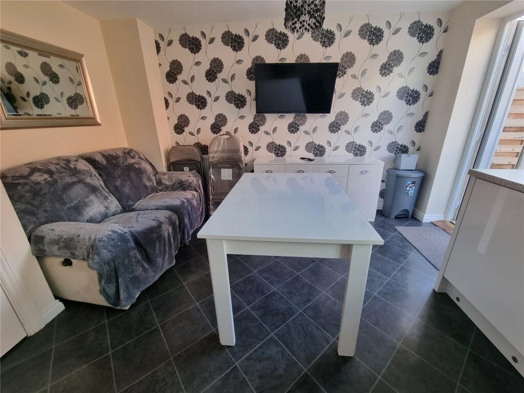 5 bedroom end of terrace house for rent
