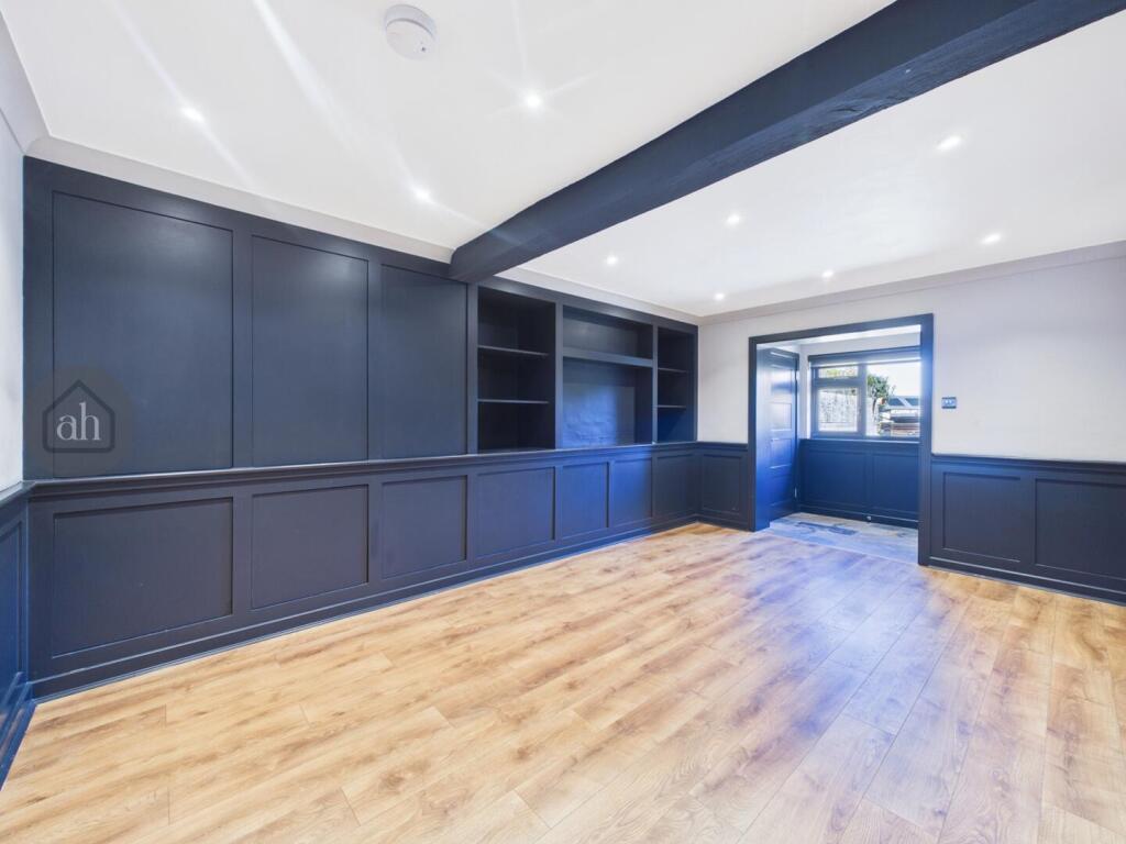 House in Mid Suffolk, Woolpit Green, Woolpit - More