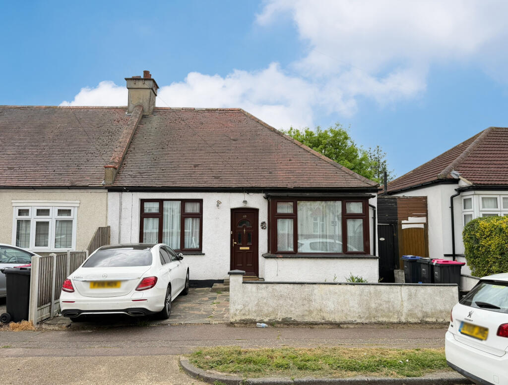 Main image of property: 60 Eastcote Grove, Southend-on-Sea, Essex, SS2
