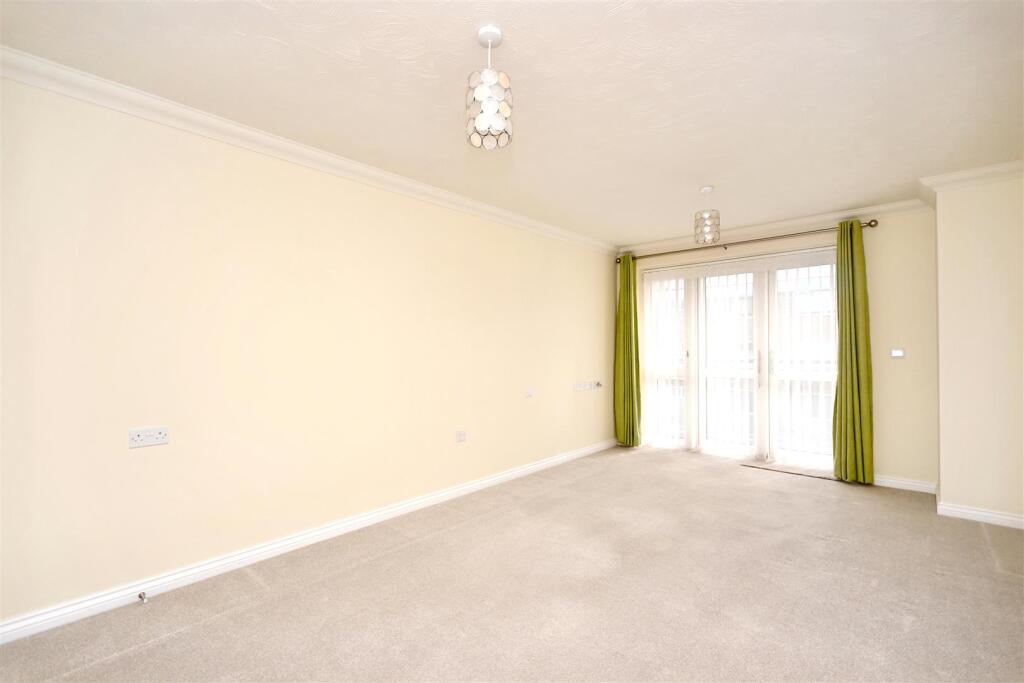Southfields Road, Eastbourne photo 5