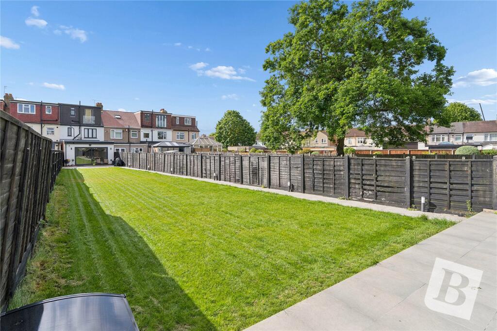Primrose Glen, Hornchurch, RM11 photo 4