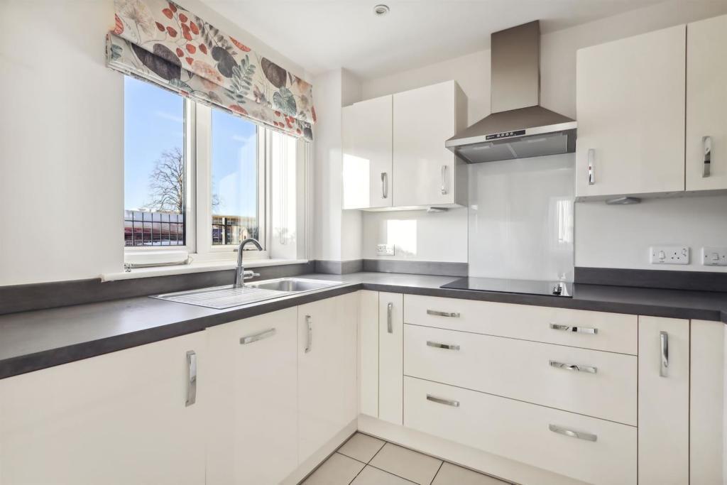 Apartment in Southall - View 2