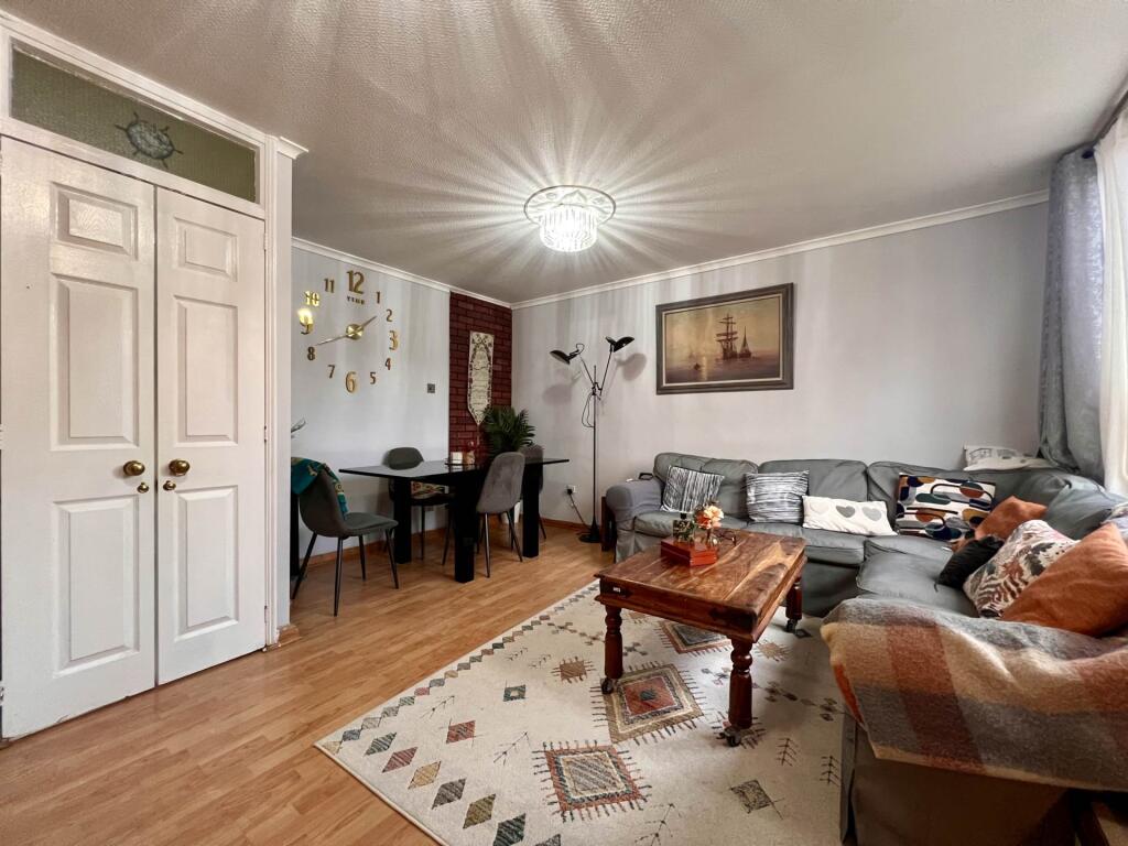 Apartment in London, Canning Town - View 4