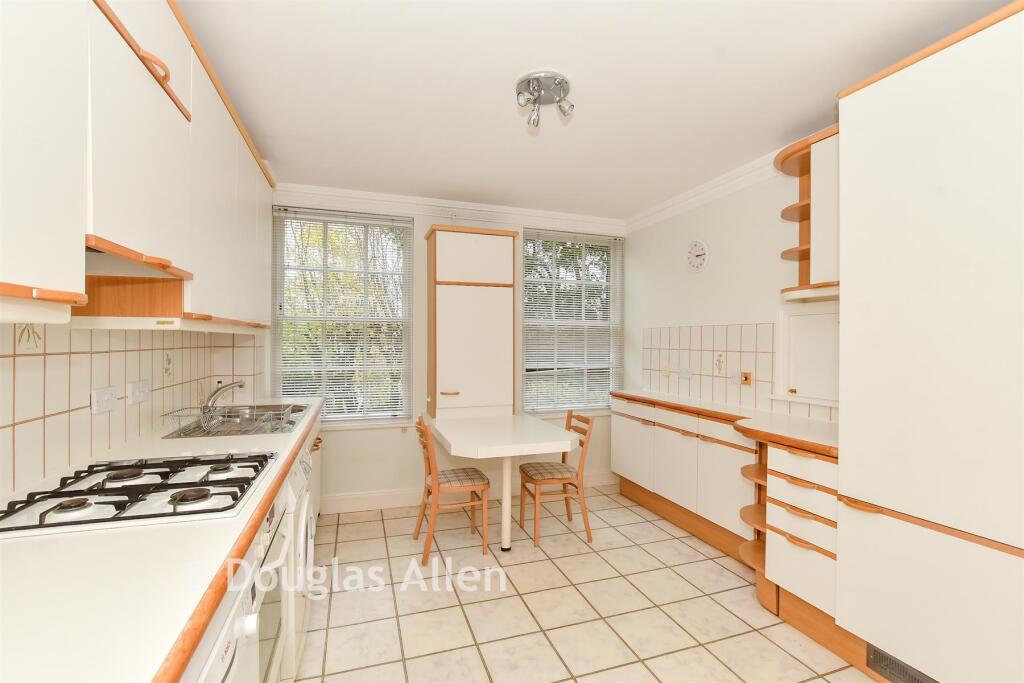 Bower Hill, Epping, Essex photo 3