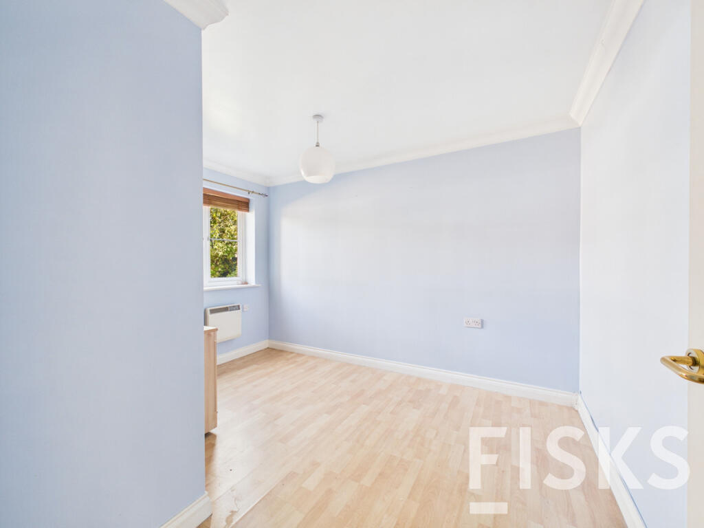 Apartment in Castle Point, Essex - View 4