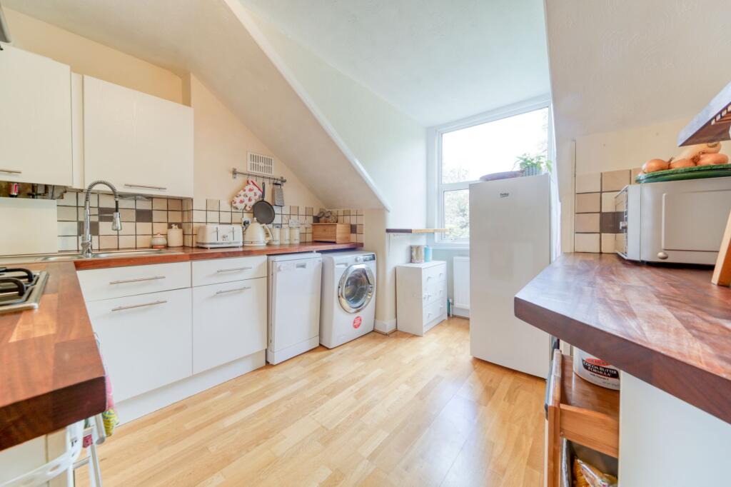 Apartment in Croydon - More