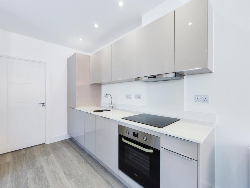 Apartment in Horsham, New Town - View 4