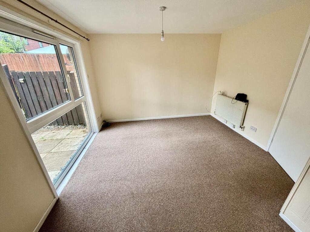 North Holme Court, Thorplands, Northampton NN3 photo 4